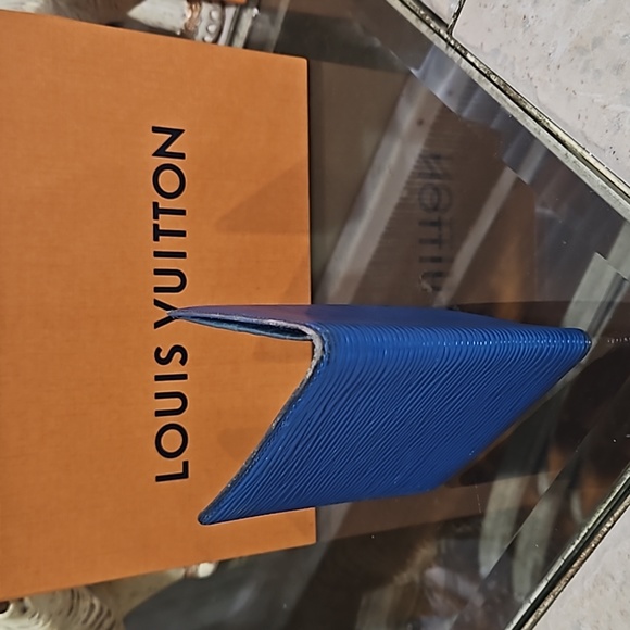 HP! Louis Vuitton Blue Epi Leather Bifold Wallet EUC - Picture 7 of 10
